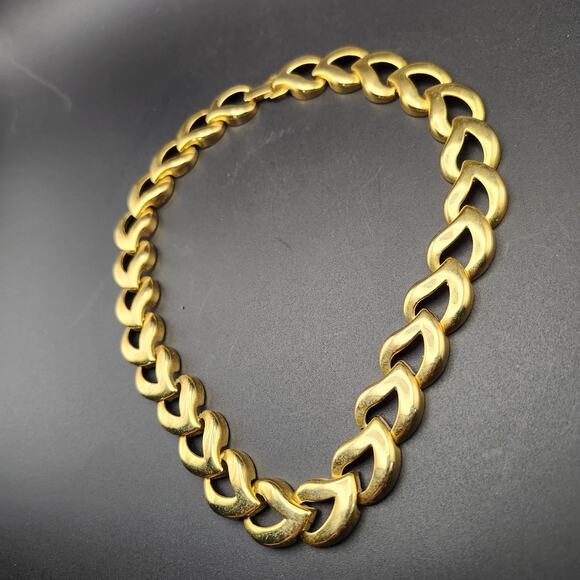Chunky Gold Tone Open Heart Link Necklace 18" Statement Collar Vintage Style - Picture 9 of 9